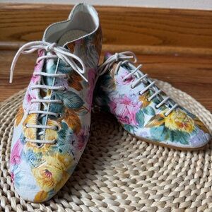 $360 vintage derbies Free Lance p 40